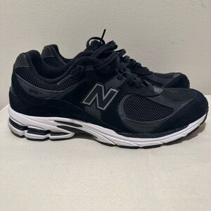 Men’s New Balance Black and White Sneakers Sz 12
